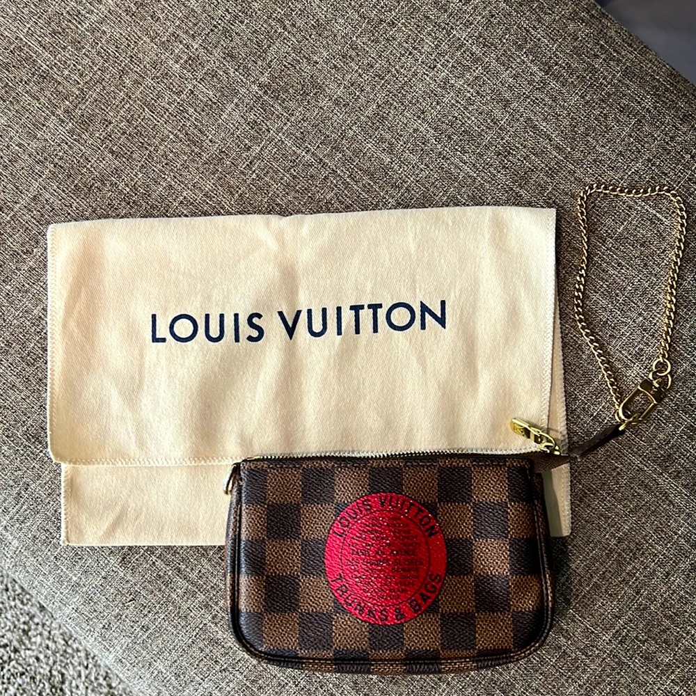 ❌❌ SOLD ❌❌ Louis Vuitton Damier Ebene Mini Pochette